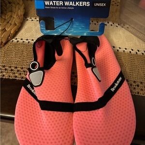 Brookstone Water Walker Water Shoes - Unisex - Women’s Size 11-5-12.5 Hot Pink